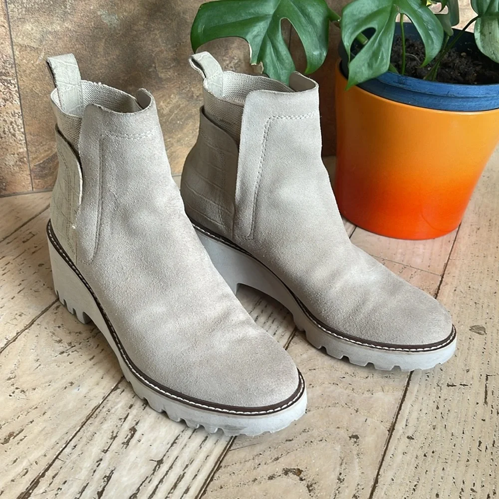 Dolce Vita Boots Womens 8.5 Huey H2O Chelsea Cream Pull On Ankle Top Block Heels - Picture 3 of 12